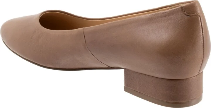 Women's Trotters Jewel Pumps - Image 11