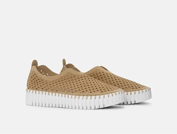Women's Tulip 3373 Platform Slip On In Latte