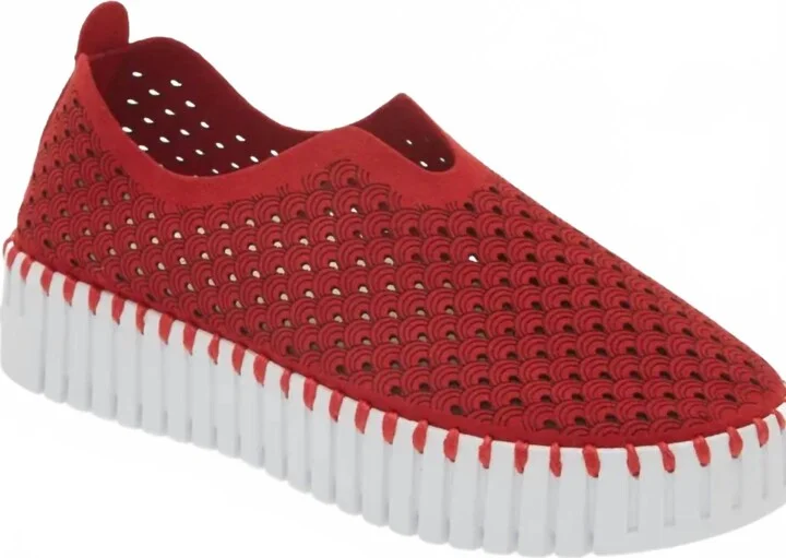 Women's Tulip 3373 Platform Slip On In Red