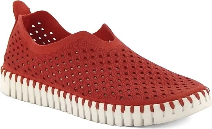 Women's Tulip Shoe In Deep Red