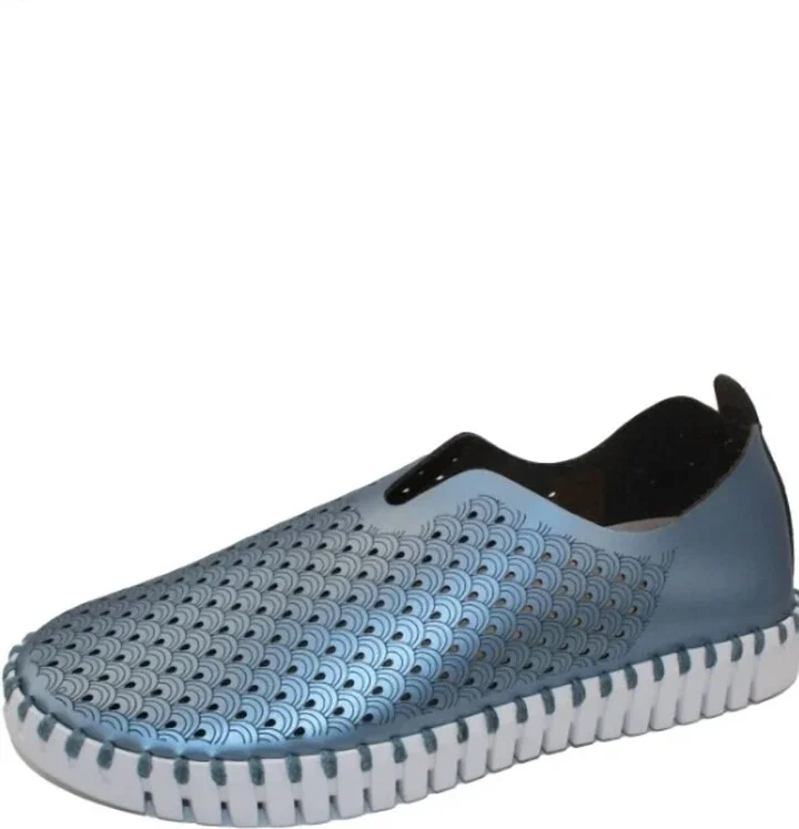 Women's Tulip Slip-On Shoe In Metallic Blue