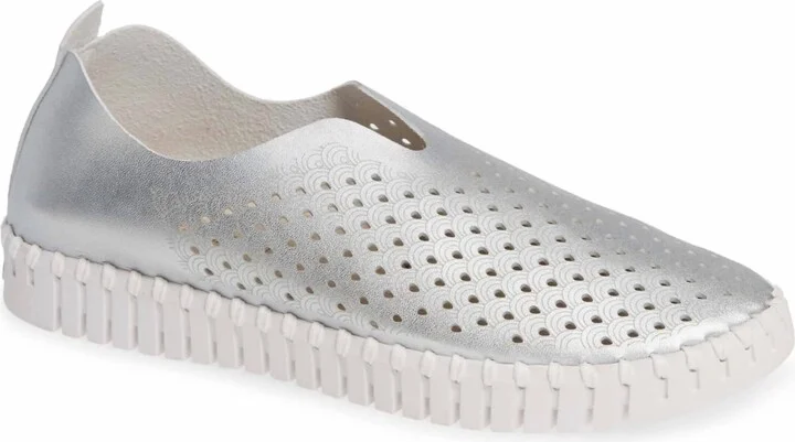 Women's Tulip Slip On Sneaker In Silver