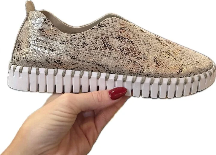 Women's Tulip Slip On Sneaker In Wheat Metallic