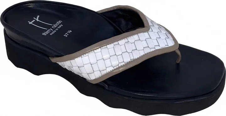 Women's Ucria Thong Sandals In White