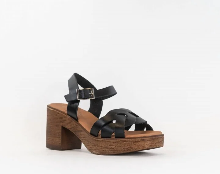 Women's Uma Sandal In Black