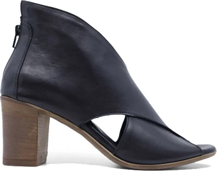 Women's Una Sandals In Black