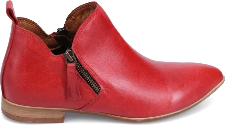 Women's Vale Fashion Boots In Red