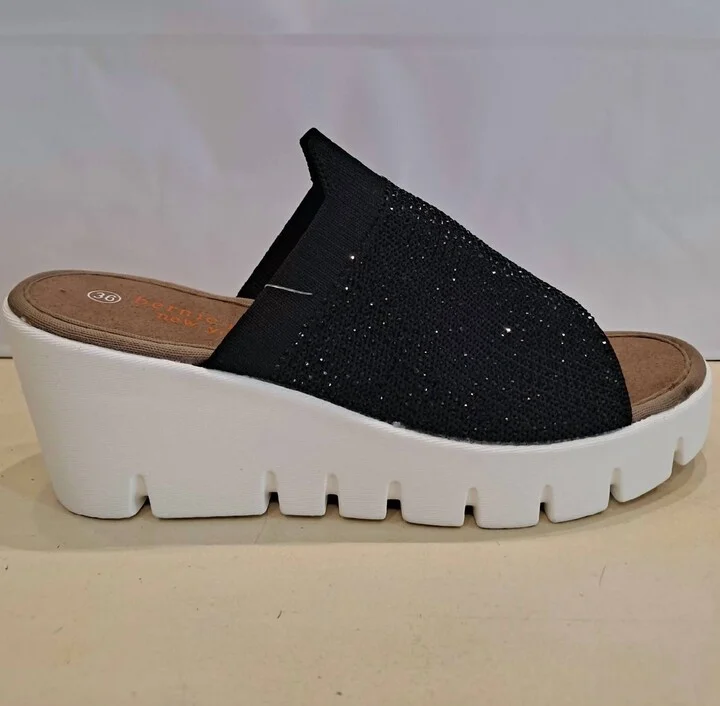 Women's Venti Crystal Sandal In Black