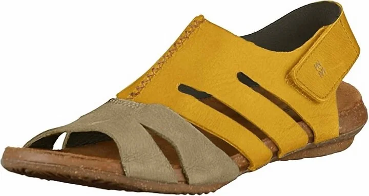Women's Wakataua Pleasant Sandals In Curry Piedra