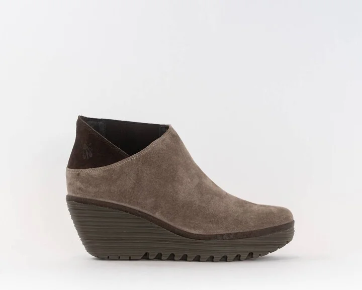 Women's Wedge Chelsea Ankle Boots In Taupe/expresso