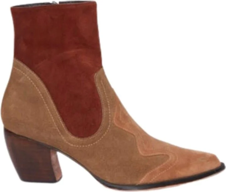 Women's Winnie Boot In Mud