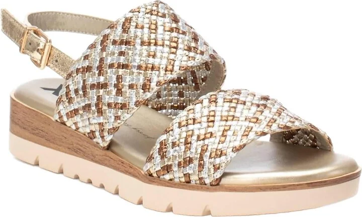 Women's Woven Sandals In Gold