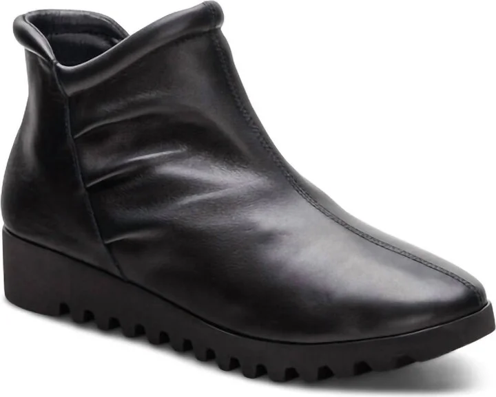 Women's Zoey Slip On Boot In Black Nubuck