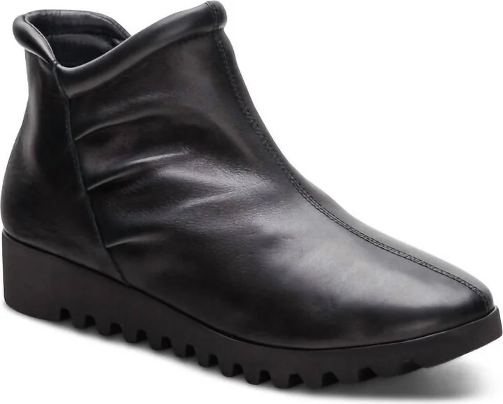 Women's Zoey Slip-On Boots In Black