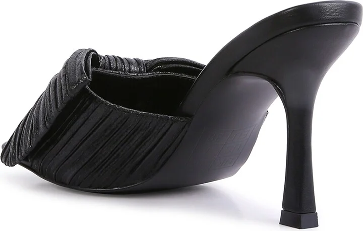 Wonderbuz Bow Sandal - Image 2