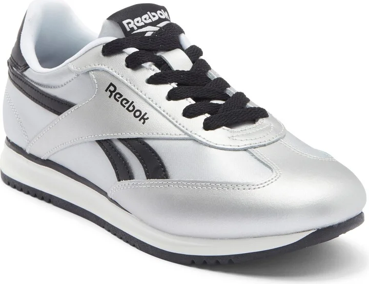World 70 Sneaker