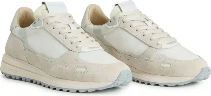 W's sneakers - Image 2