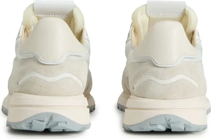 W's sneakers - Image 3