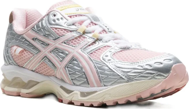 x ATMOS x VANDYTHEPINK GEL-NIMBUS 10.1 "Strawberry Cream/Metallic Silver" sneakers - Image 2