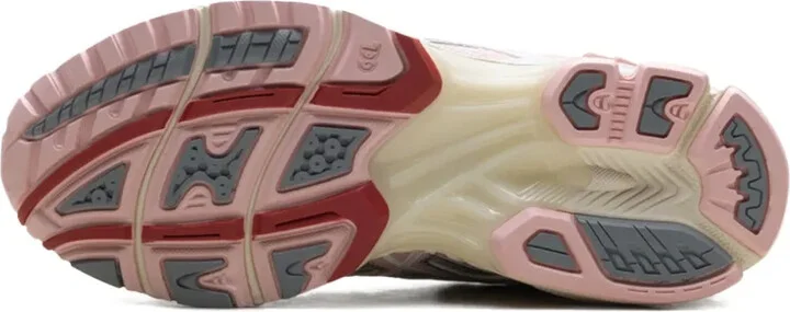 x ATMOS x VANDYTHEPINK GEL-NIMBUS 10.1 "Strawberry Cream/Metallic Silver" sneakers - Image 4