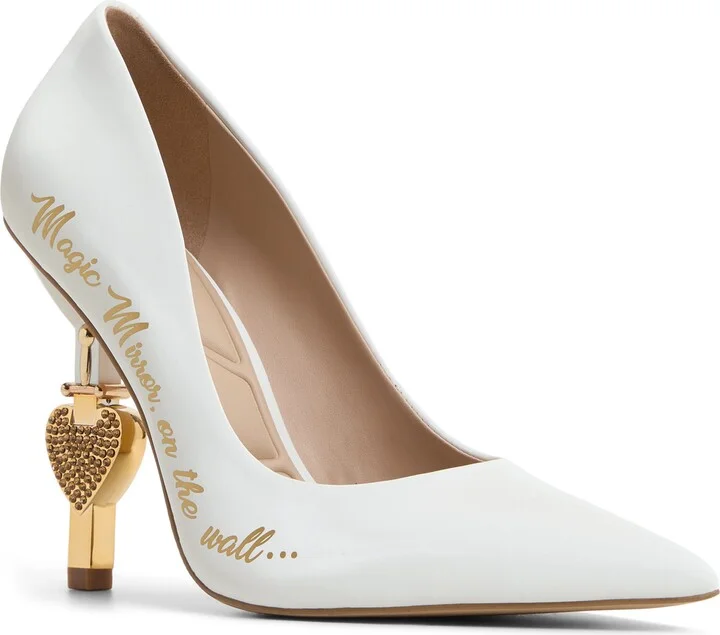 x Disney® Snow White Pointed Toe Pump