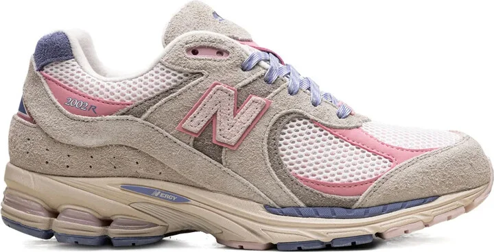 x Hype DC 2002R "Native Dynamics" sneakers