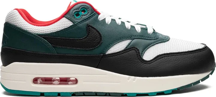 x LeBron James Air Max 1 ''Liverpool" sneakers