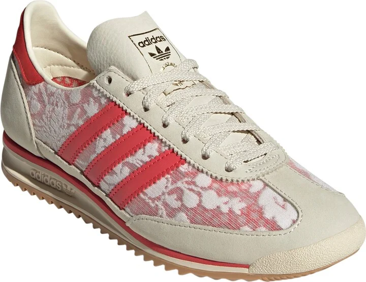 White/ Cream White/ Scarlet