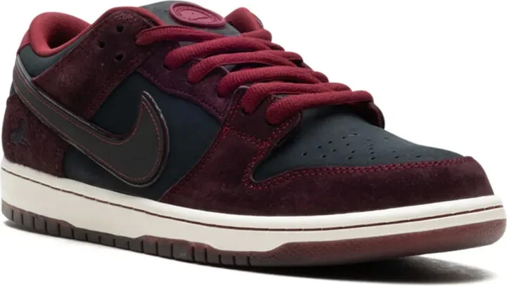 x Riot Skateshop SB Dunk Low "Mahogany/Dark Beetroot/Team Red/Sail/Night Maroon" sneakers - Image 2