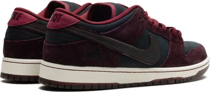 x Riot Skateshop SB Dunk Low "Mahogany/Dark Beetroot/Team Red/Sail/Night Maroon" sneakers - Image 3