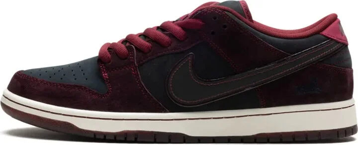 x Riot Skateshop SB Dunk Low "Mahogany/Dark Beetroot/Team Red/Sail/Night Maroon" sneakers - Image 5