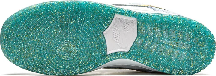 x Sean Cliver SB Dunk Low "Holiday Special" sneakers - Image 4
