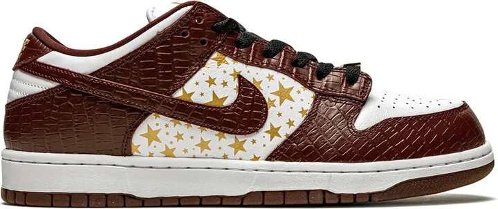 x Supreme SB Dunk Low "Stars