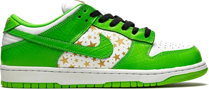 x Supreme SB Dunk Low "Stars