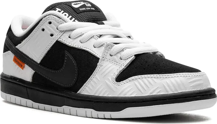 x TIGHTBOOTH SB Dunk Low sneakers - Image 2