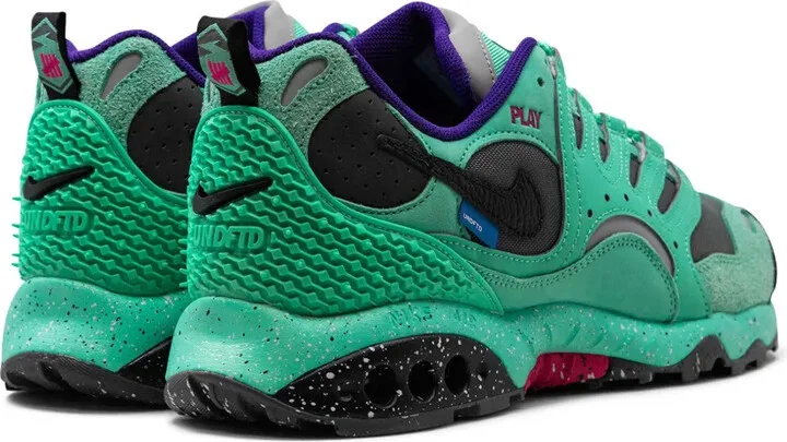 x Undefeated Air Humara sneakers - Image 3
