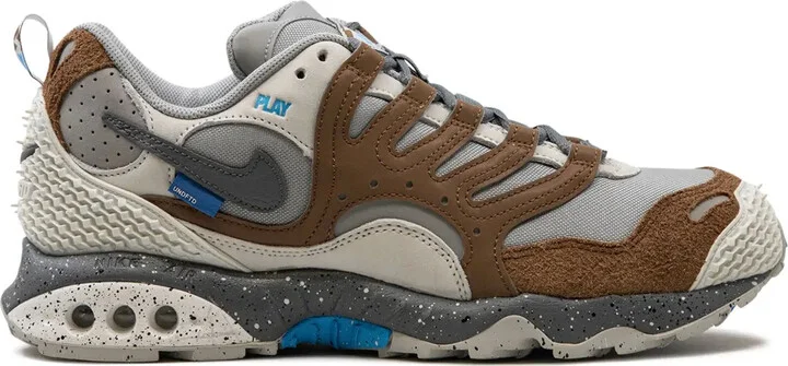 x UNDEFEATED Air Terra Humara "Archaeo Brown" sneakers