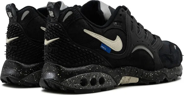 x Undefeated Air Terra Humara "Black" sneakers - Image 4