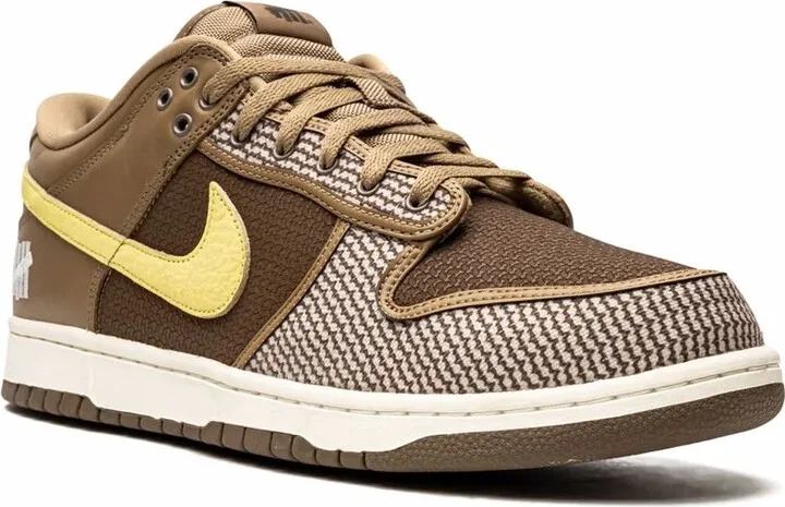 x Undefeated Dunk Low SP "Canteen" sneakers - Image 2