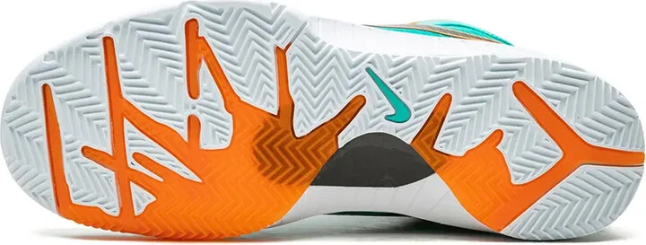 x Undefeated Kobe 4 Protro "Hyper Jade" sneakers - Image 4