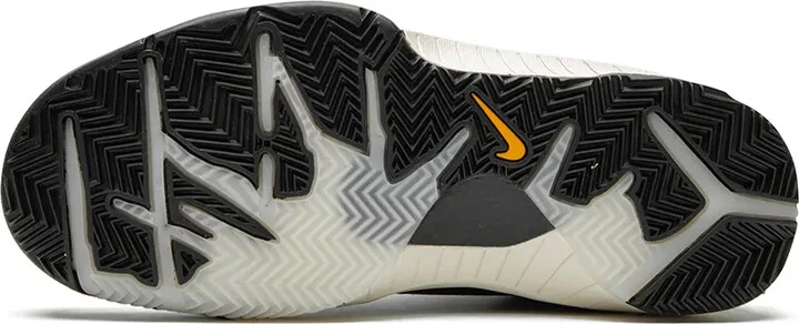 x Undefeated Kobe 4 Protro PE "Black Mamba" sneakers - Image 4