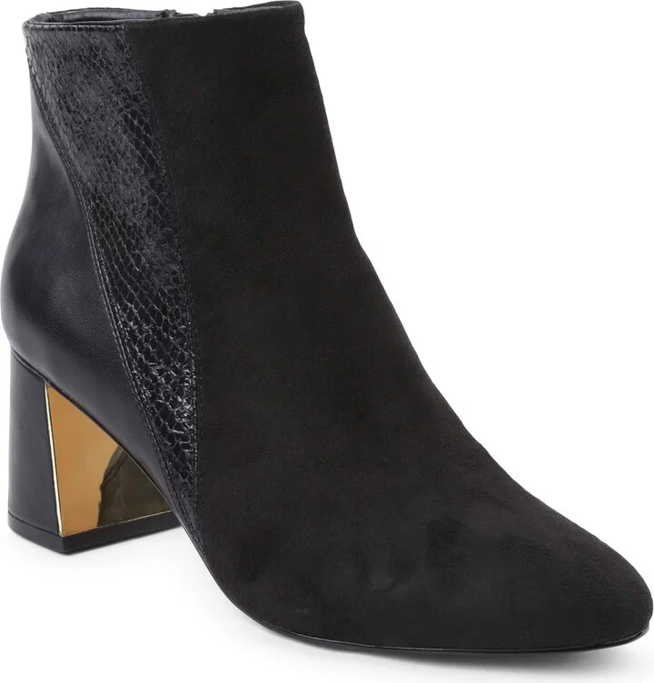 XOXO womens Kelly Pump