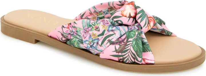 XOXO Women's MENATA Flat Sandal