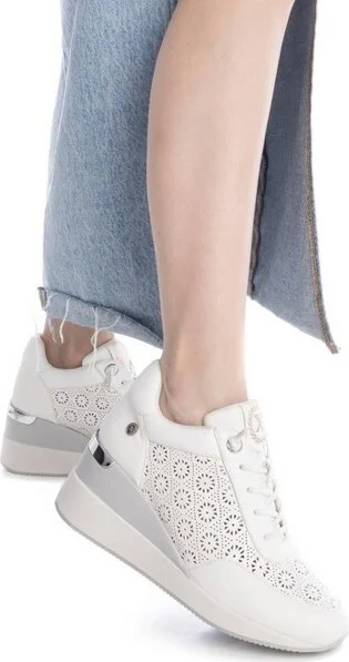 Xti Women's Fashion Wedge Sneakers 143776 White - Image 2