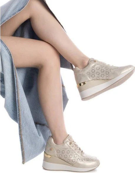 Xti Women's Fashion Wedge Sneakers 143776 White - Image 3