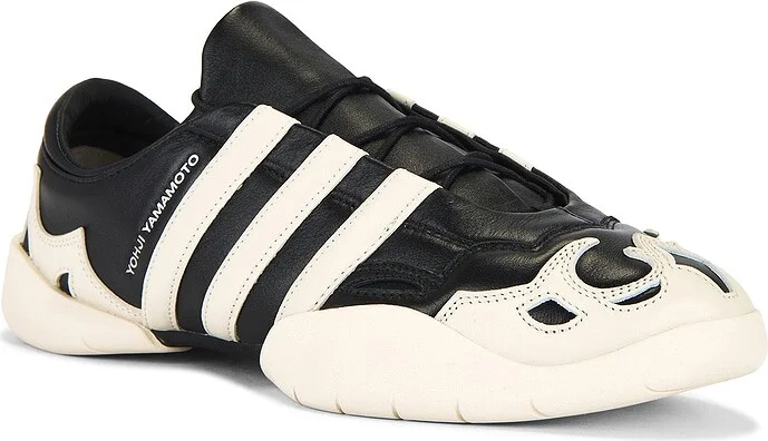 Y-3 Yohji Yamamoto Regu 2002 Sneaker in Black - Image 2