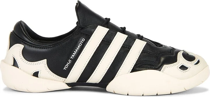 Y-3 Yohji Yamamoto Regu 2002 Sneaker in Black