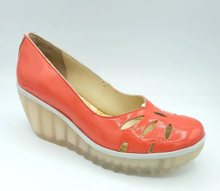 Yubi Wedge In Scarlet