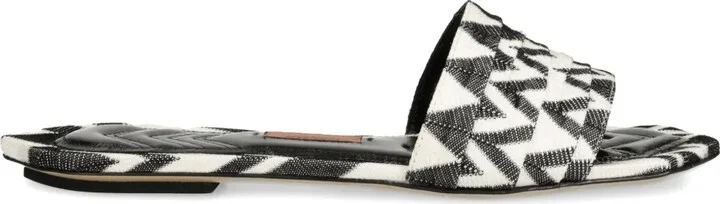 Zigzag-Print Slides