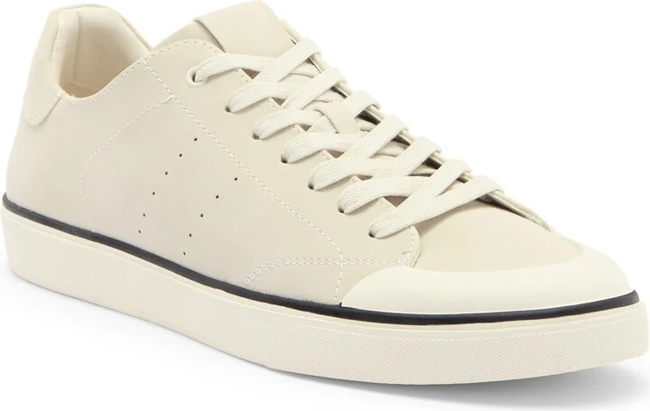 Zion Low Top Sneaker